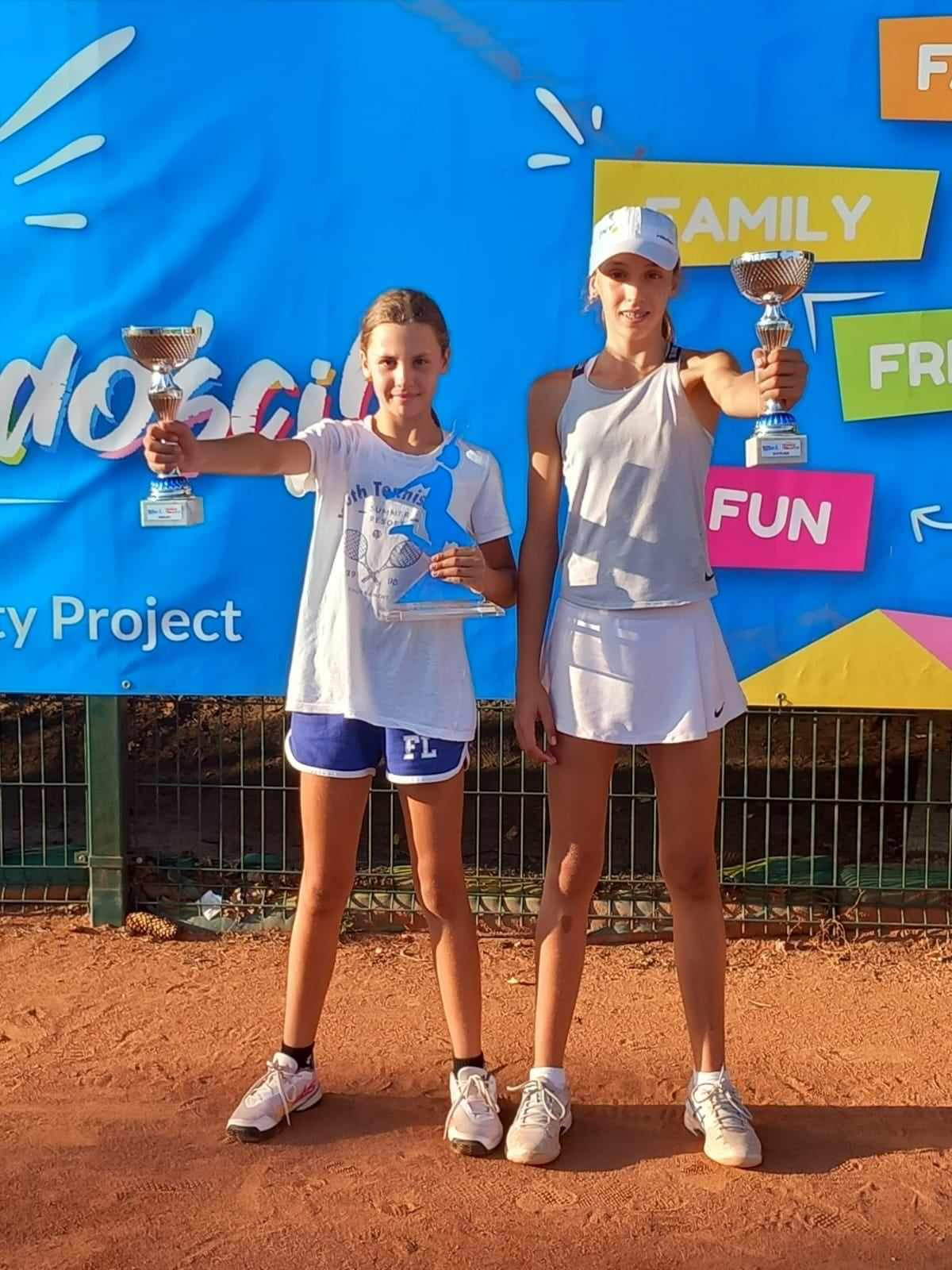 Anita i Natalia Cytryckie na podium Kinder Joy of moving!