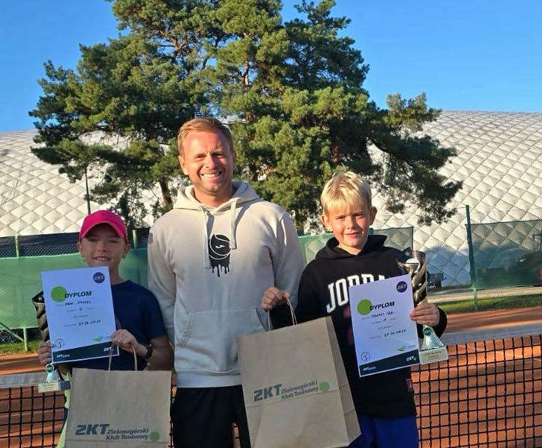 Mikołaj Sęk wygrywa